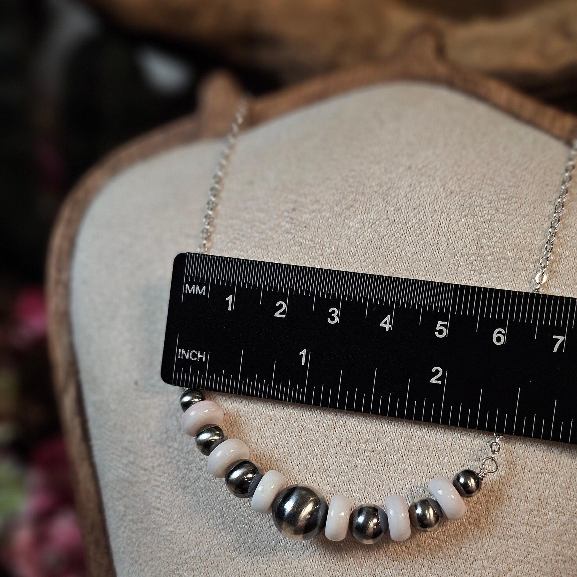 16in. Navajo Pearl Necklace w/ Pink Conch