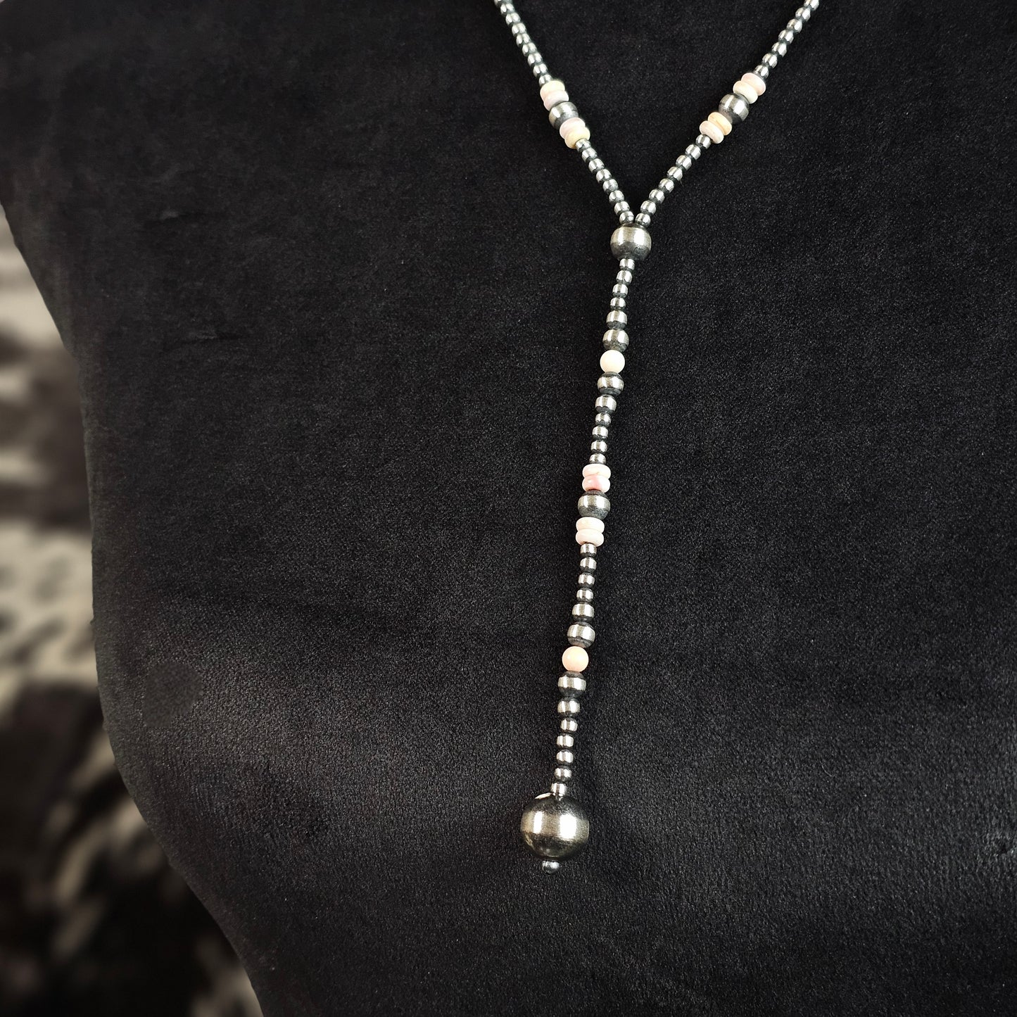 20in. Navajo Pearl Lariat Necklace w/ Pink Conch
