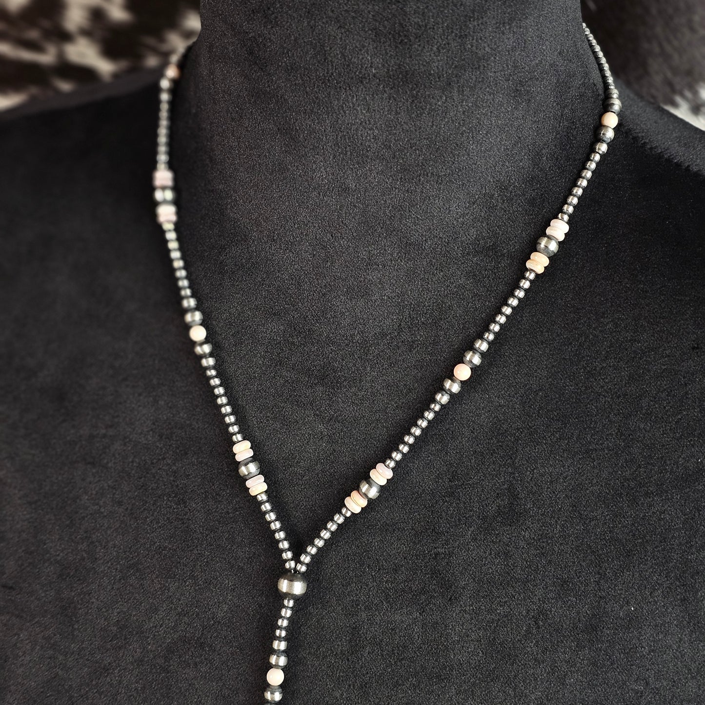 20in. Navajo Pearl Lariat Necklace w/ Pink Conch