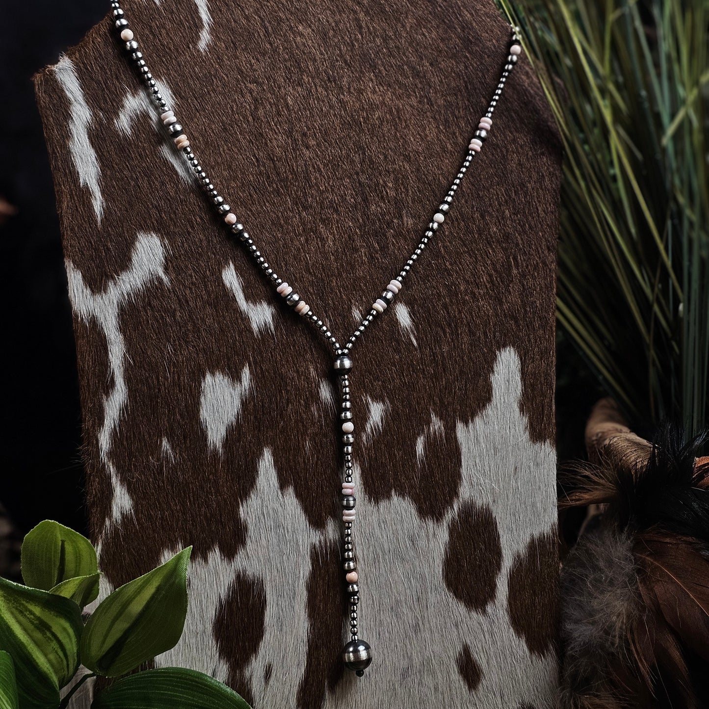20in. Navajo Pearl Lariat Necklace w/ Pink Conch
