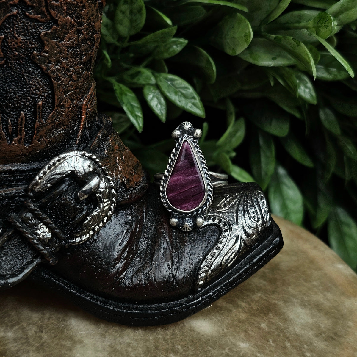 Spiny Oyster Ring - Size 8.5